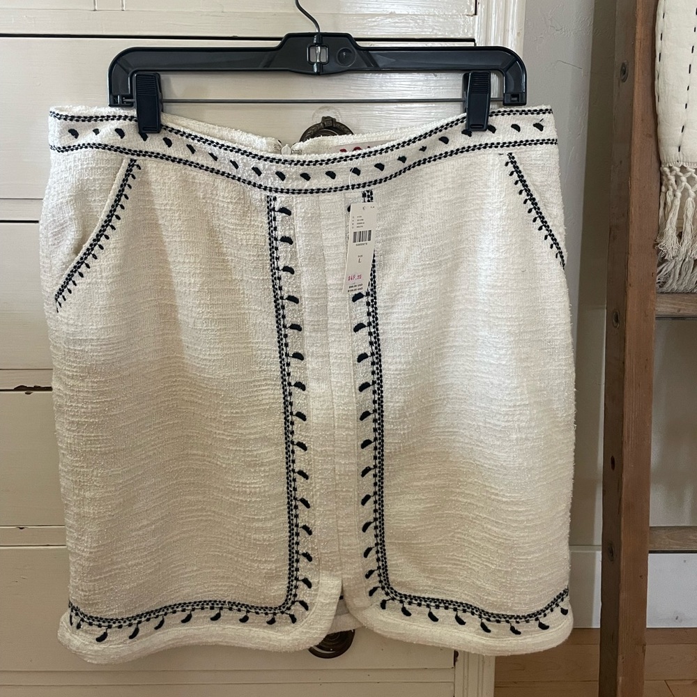 DOLAN Anthropologie skirt size LARGE cream with black embroidery